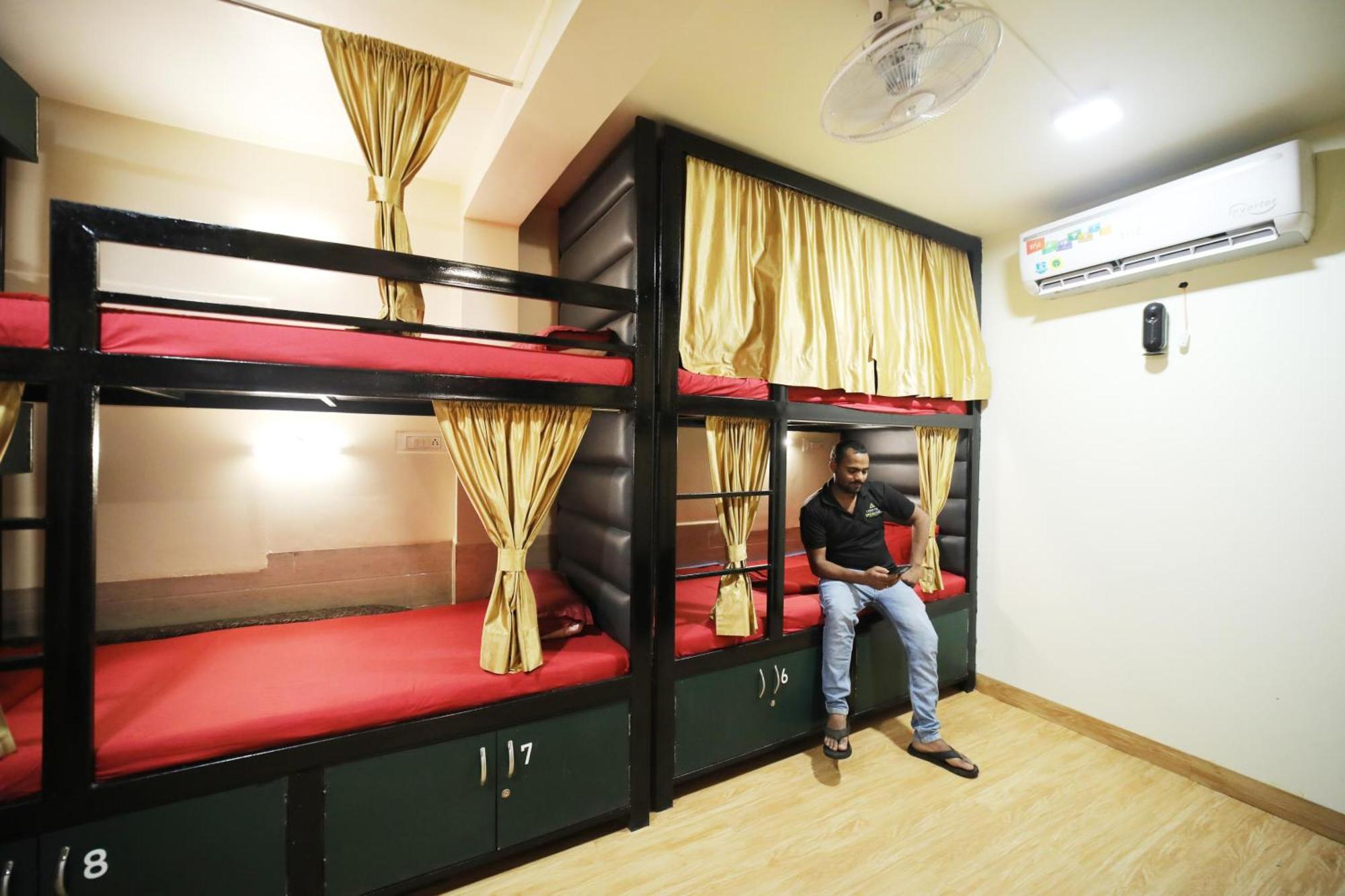 Social Hubz Hostel Mumbai  Buitenkant foto